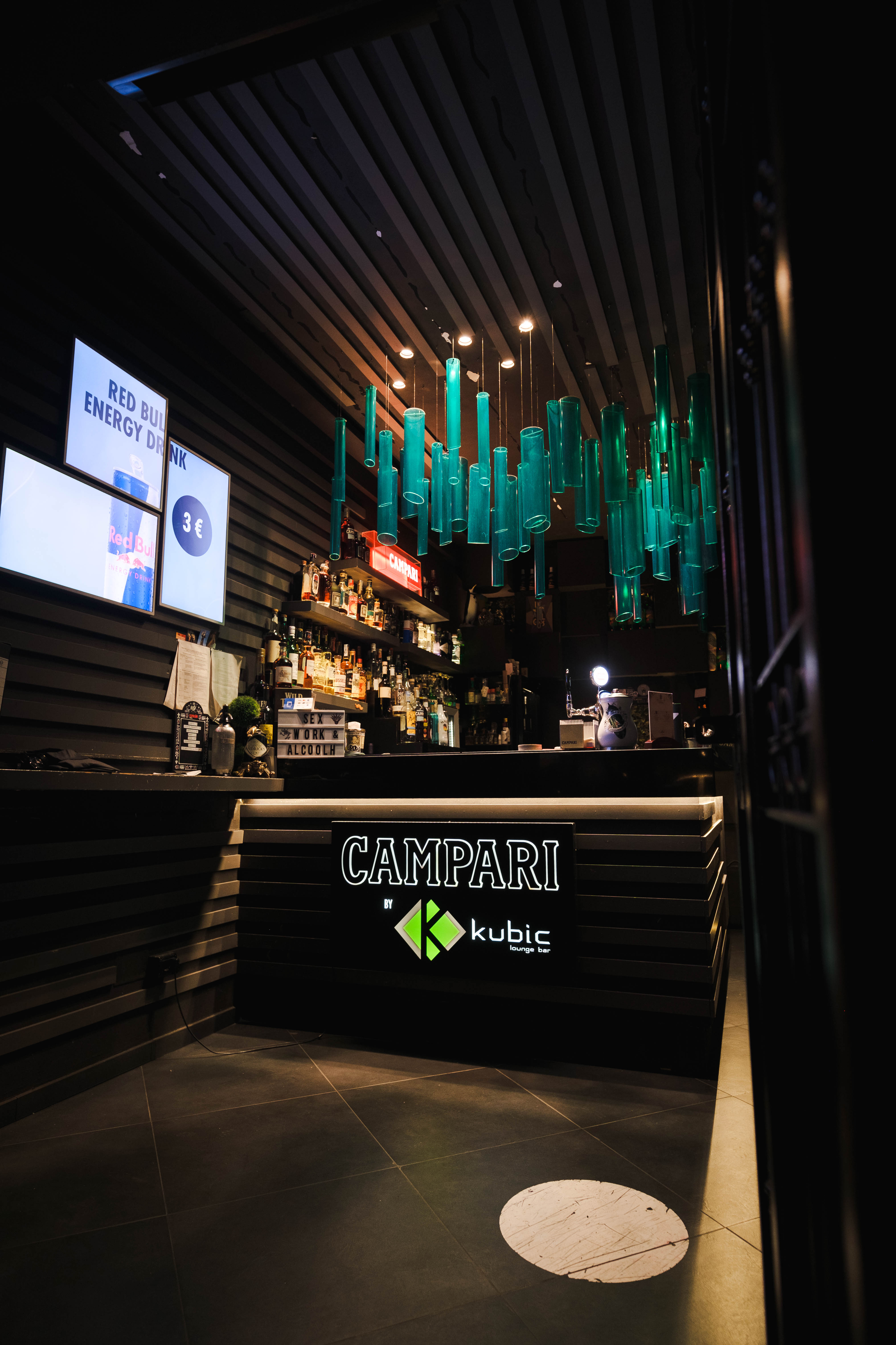KUBIC LOUNGE BAR - Ristorante